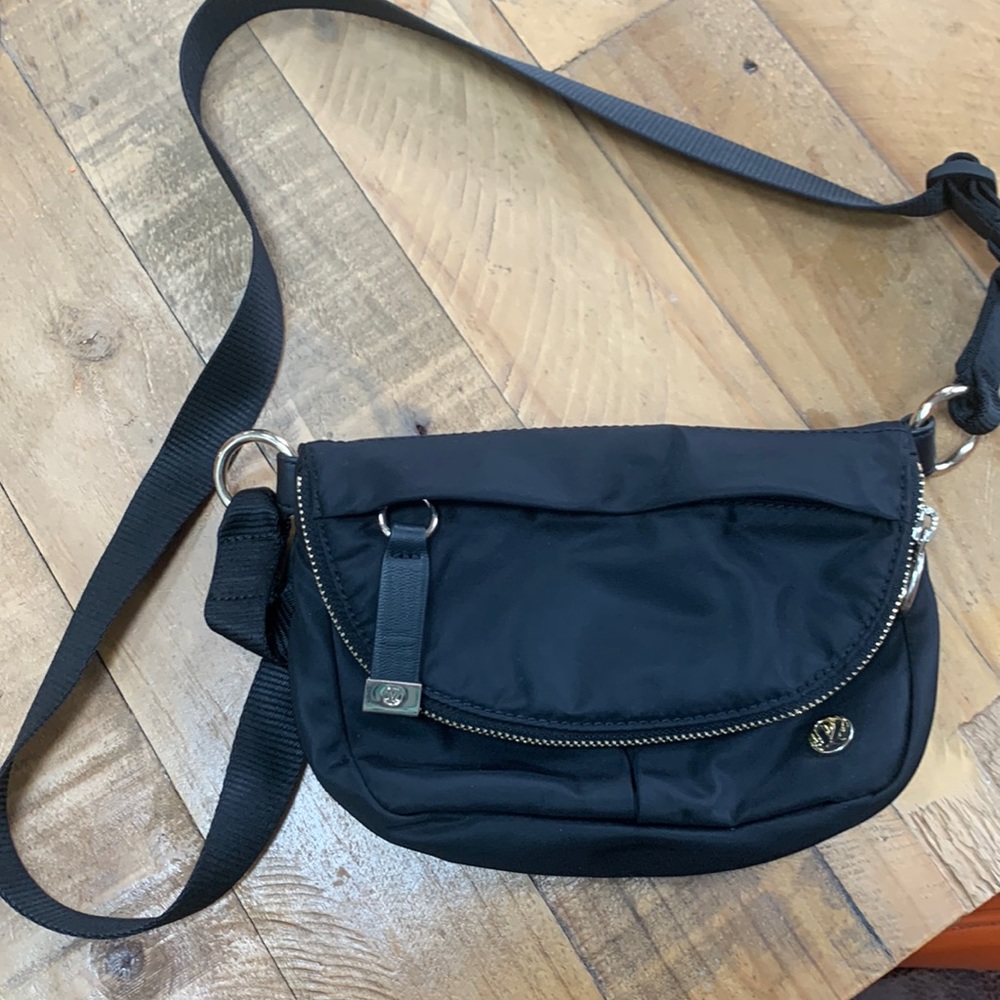 Lululemon micro festival bag